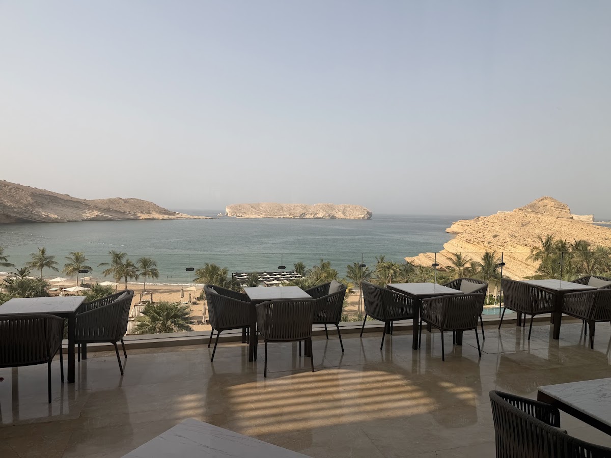 Brezza Restaurant & Rooftop Bar
