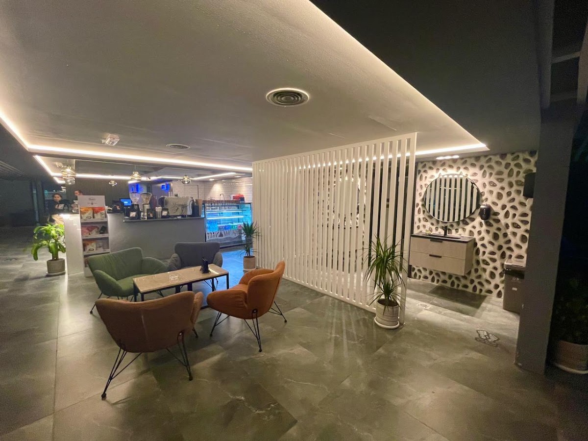 HOOKAH CORNER CAFE