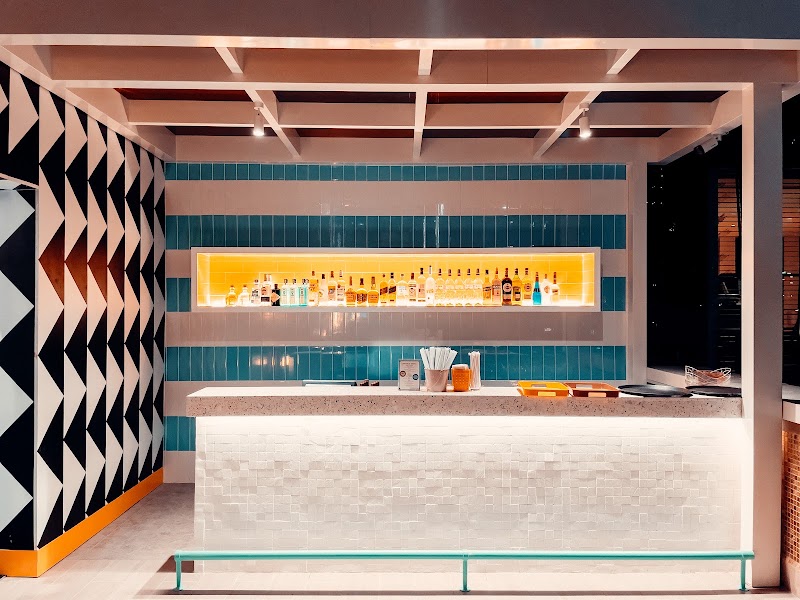 Lolita pool bar & lounge
