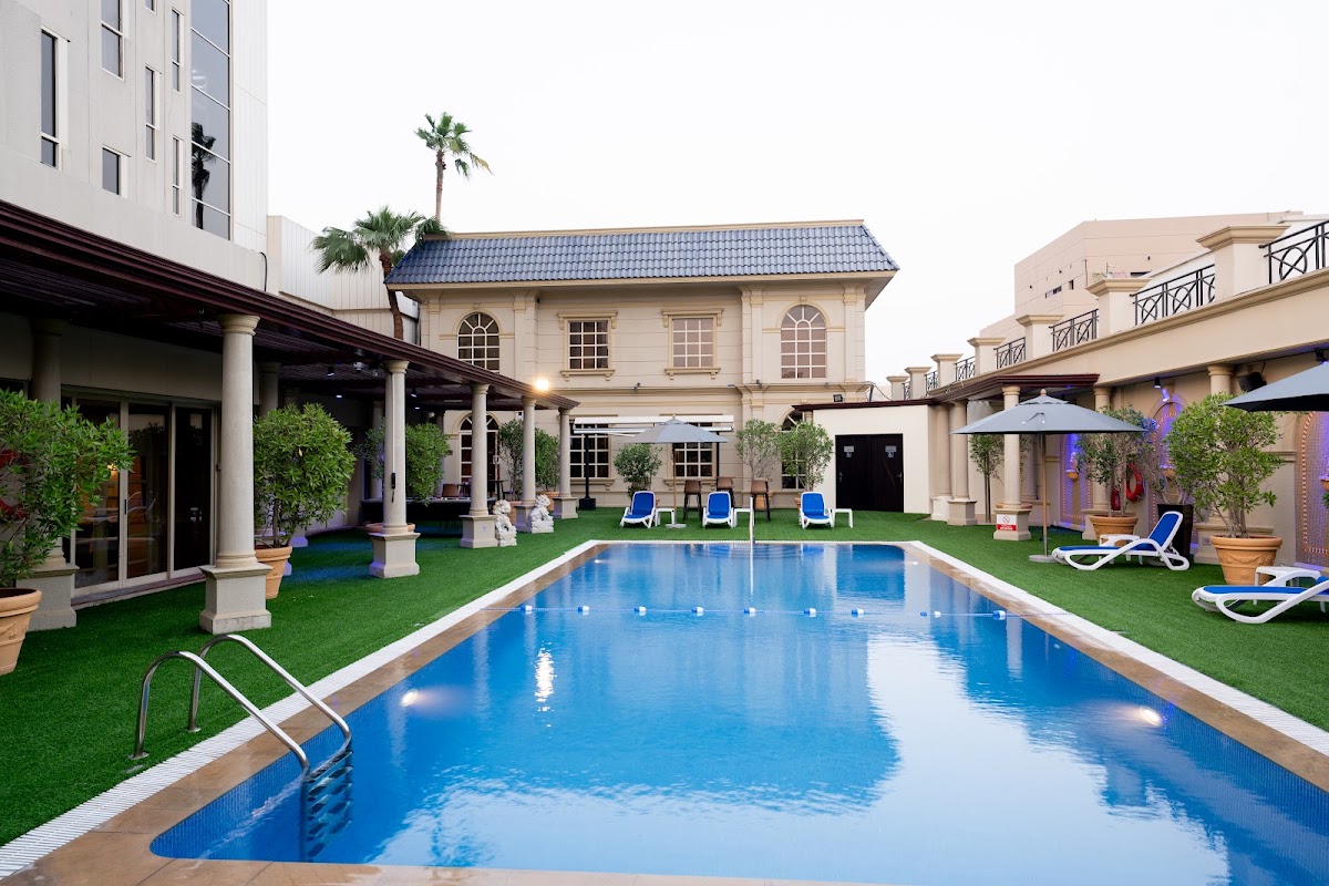 Luxe Avenue Hotel