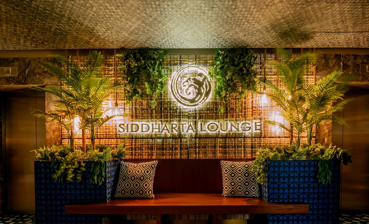 LUXURY LOUNGE