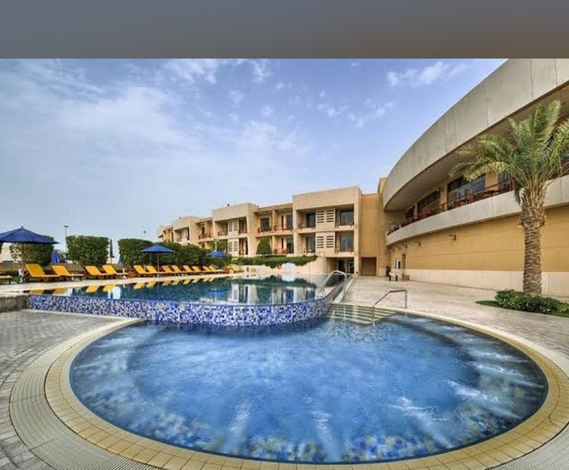 Marina Royal Hotel Suites