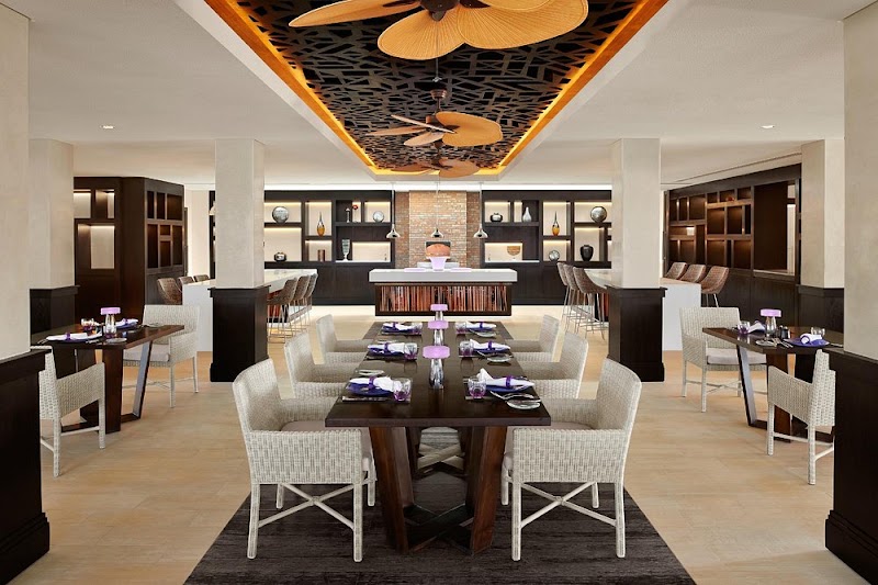 Q Lounge & Restaurant